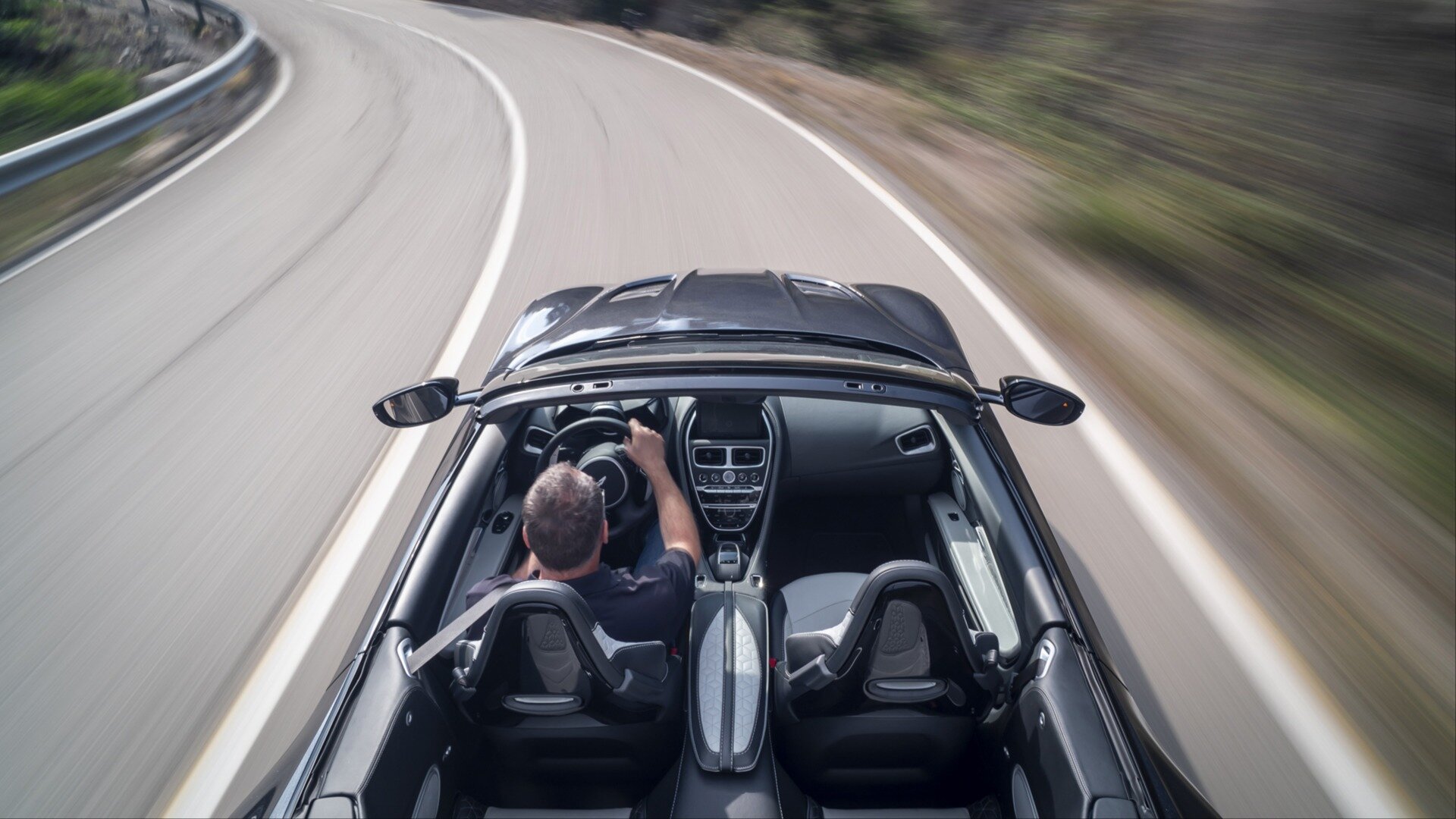 В новых Aston Martin появятся сиденья от Geely