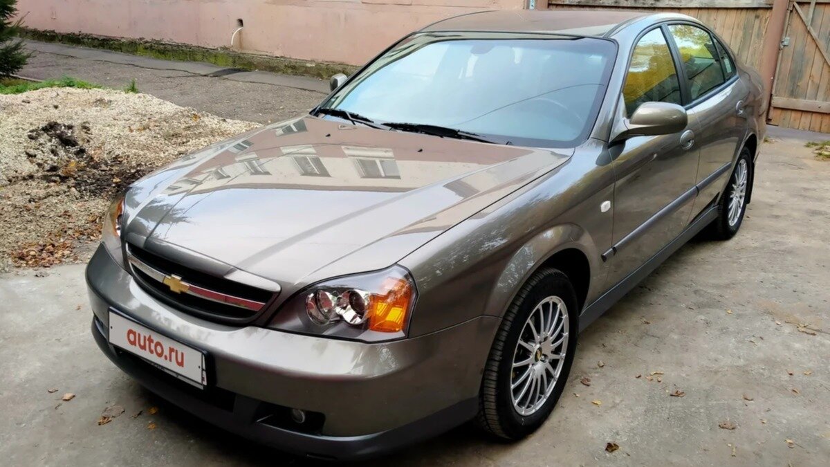 Россиянин продаёт почти новый Chevrolet Evanda 2006 года. Он стоит как Lada Vesta