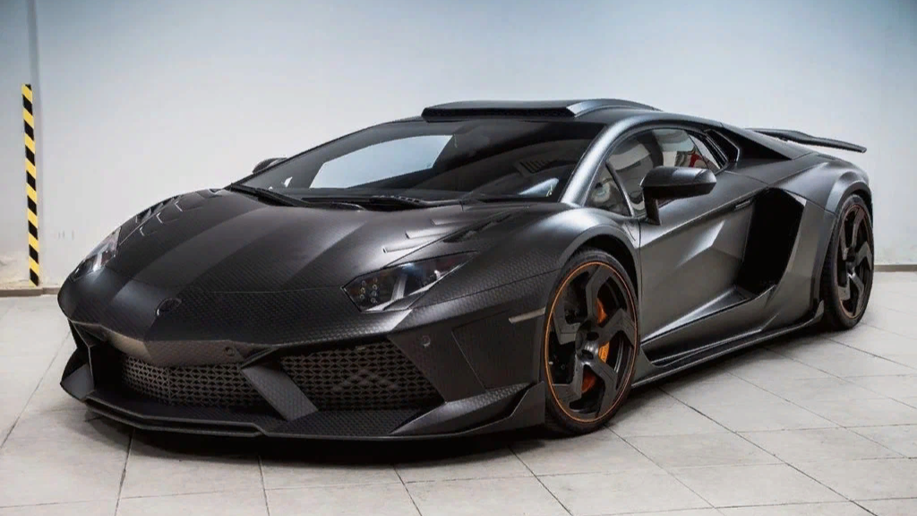 На Авто.ру продают очень мощный  Lamborghini Aventador от Mansory. Он из карбона