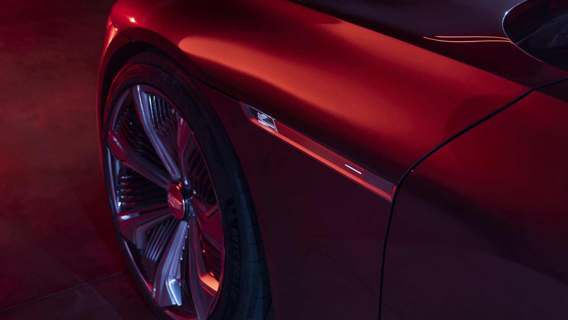 Электрический флагман Cadillac подорожал в полтора раза ещё до премьеры