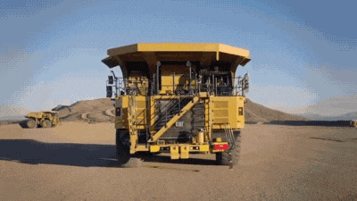 Компания Caterpillar показала свой первый полностью электрический карьерный самосвал