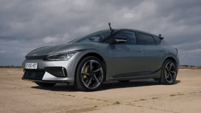 Lamborghini Aventador SVJ выставили в дрэге против электрокара Kia EV6 GT