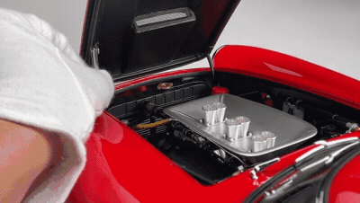 «Распаковку» игрушечной, но очень дорогой Ferrari 250 GT показали на видео