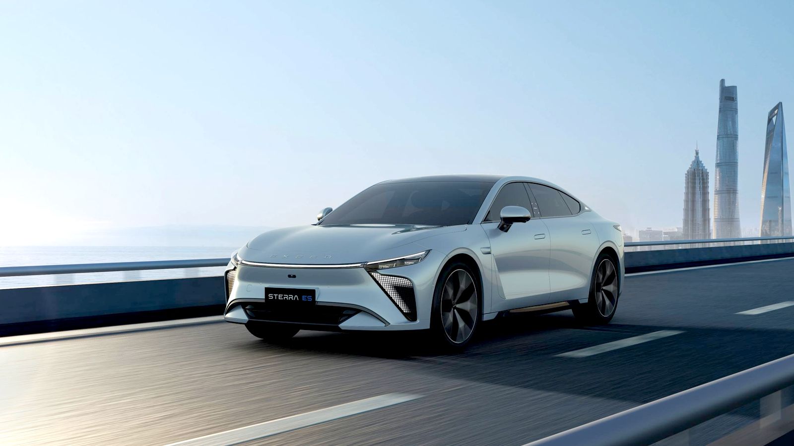 Роскошный электроседан Exlantix E03 появится в России в начале 2024 года