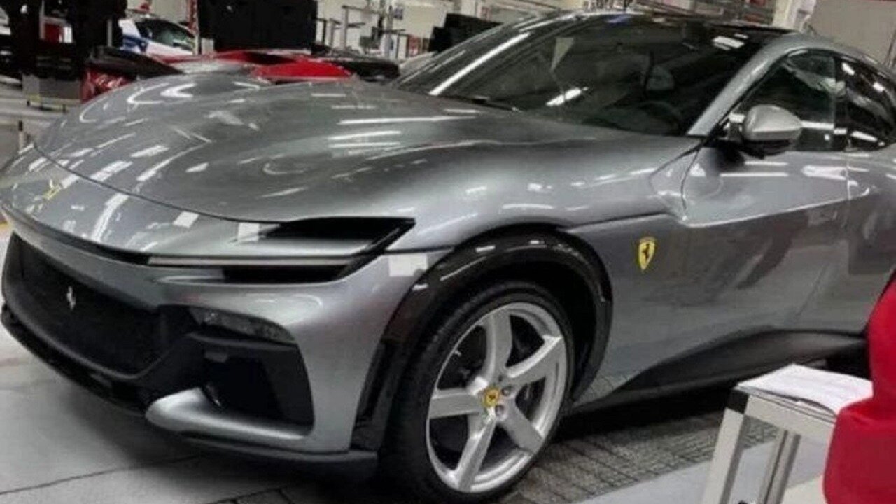 Появились первые фото кроссовера Ferrari Purosangue без камуфляжа
