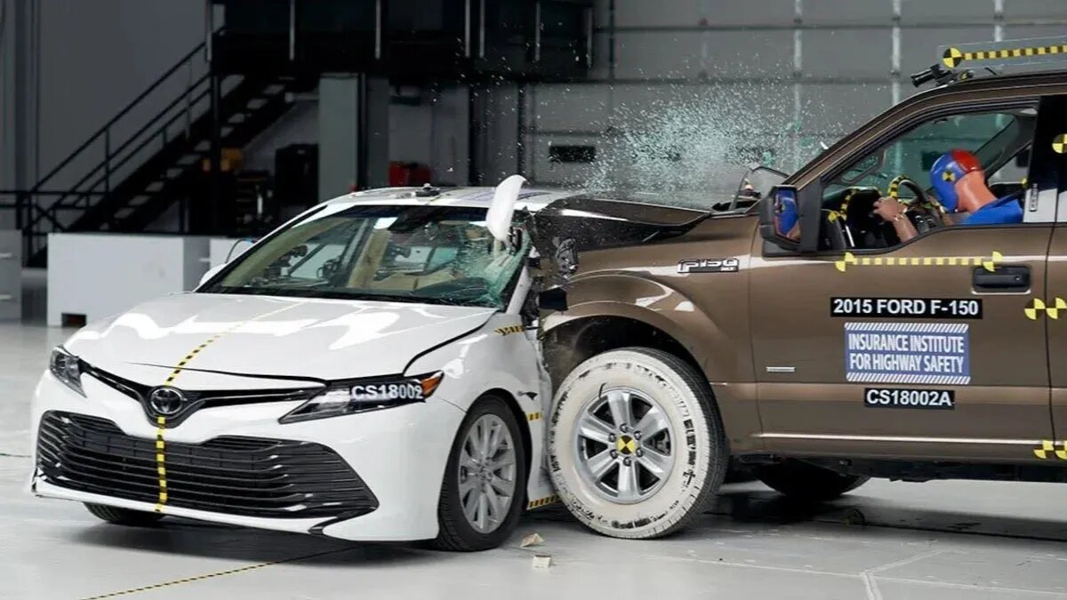 Названы самые безопасные автомобили 2022 года в США