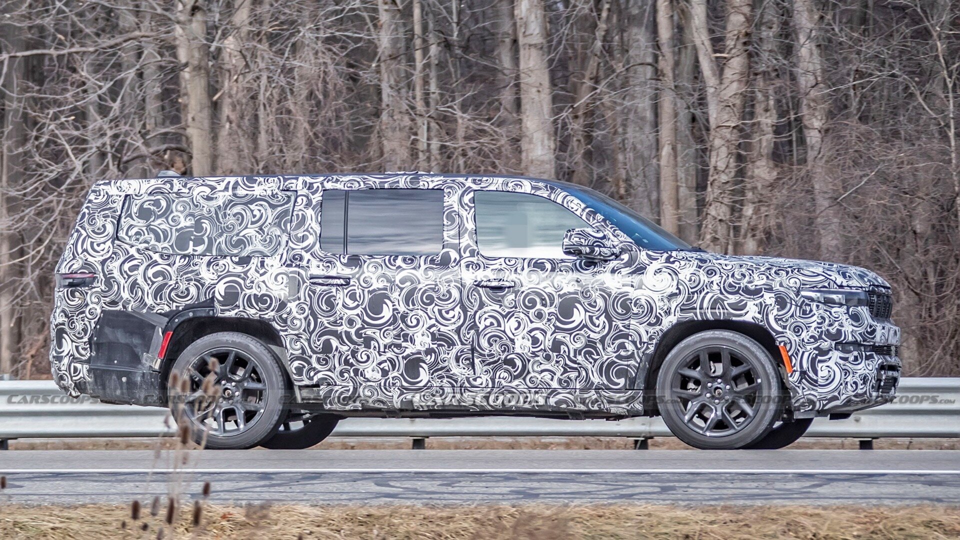 Шпионы сфотографировали засекреченный Jeep размером больше Cadillac Escalade ESV