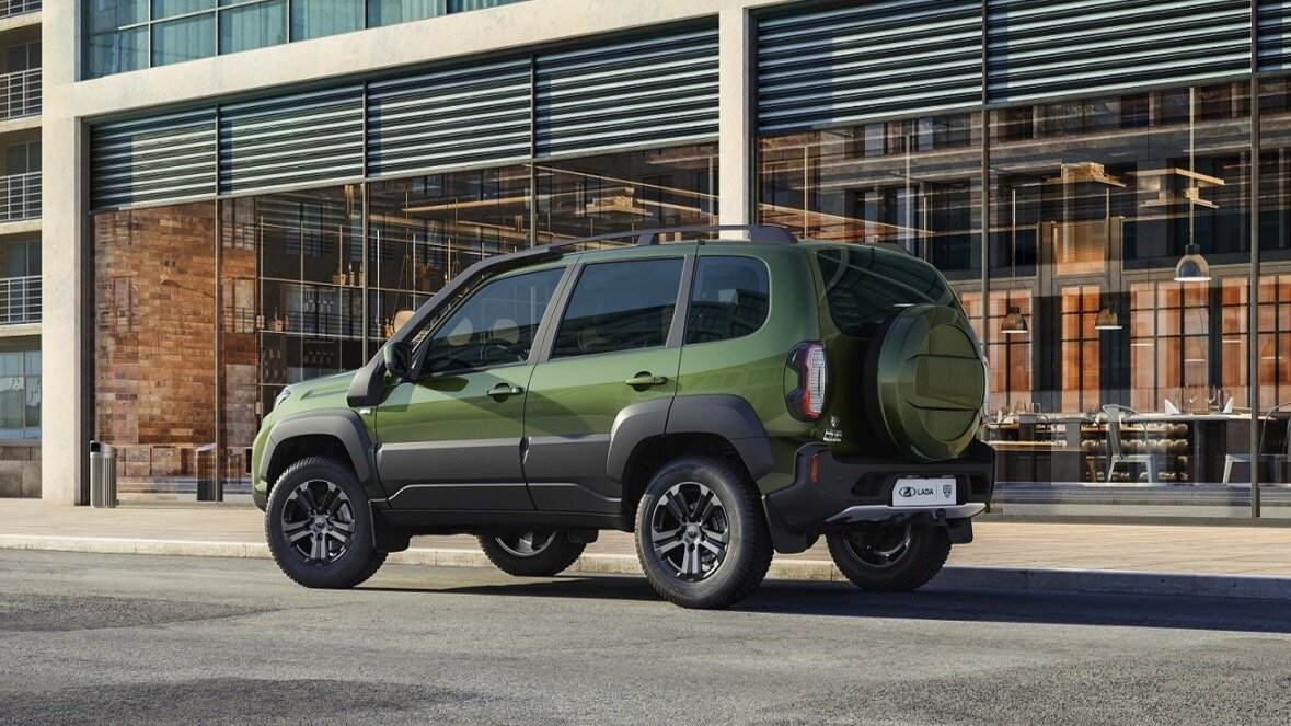 АвтоВАЗ представил хоккейную спецверсию Lada Niva Travel KHL