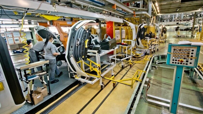 АвтоВАЗ введёт сокращённый режим работы до конца лета. И доплаты сотрудникам