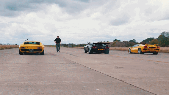 Видео: все Lamborghini с V12 от Miura до Revuelto сразились в дрэге