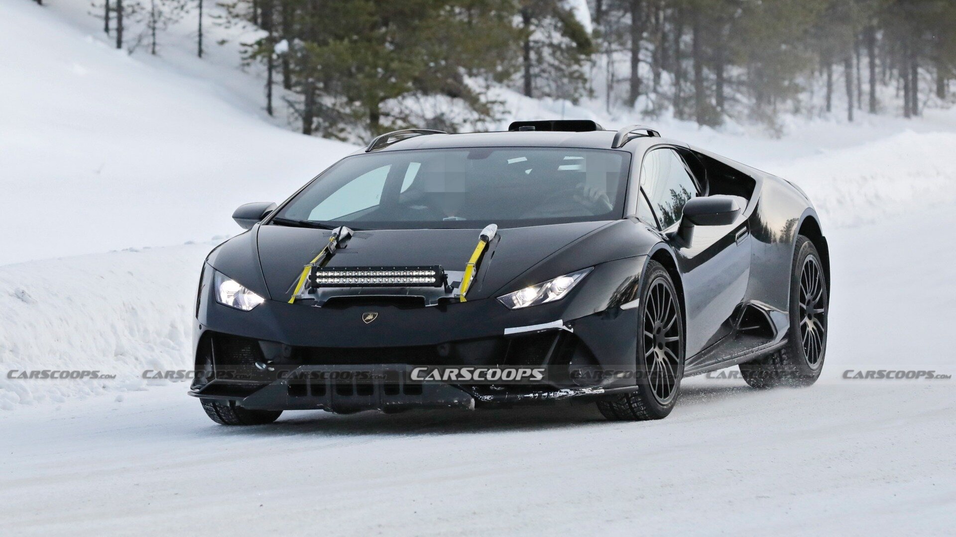 Внедорожный Lamborghini Huracan: первые фотографии