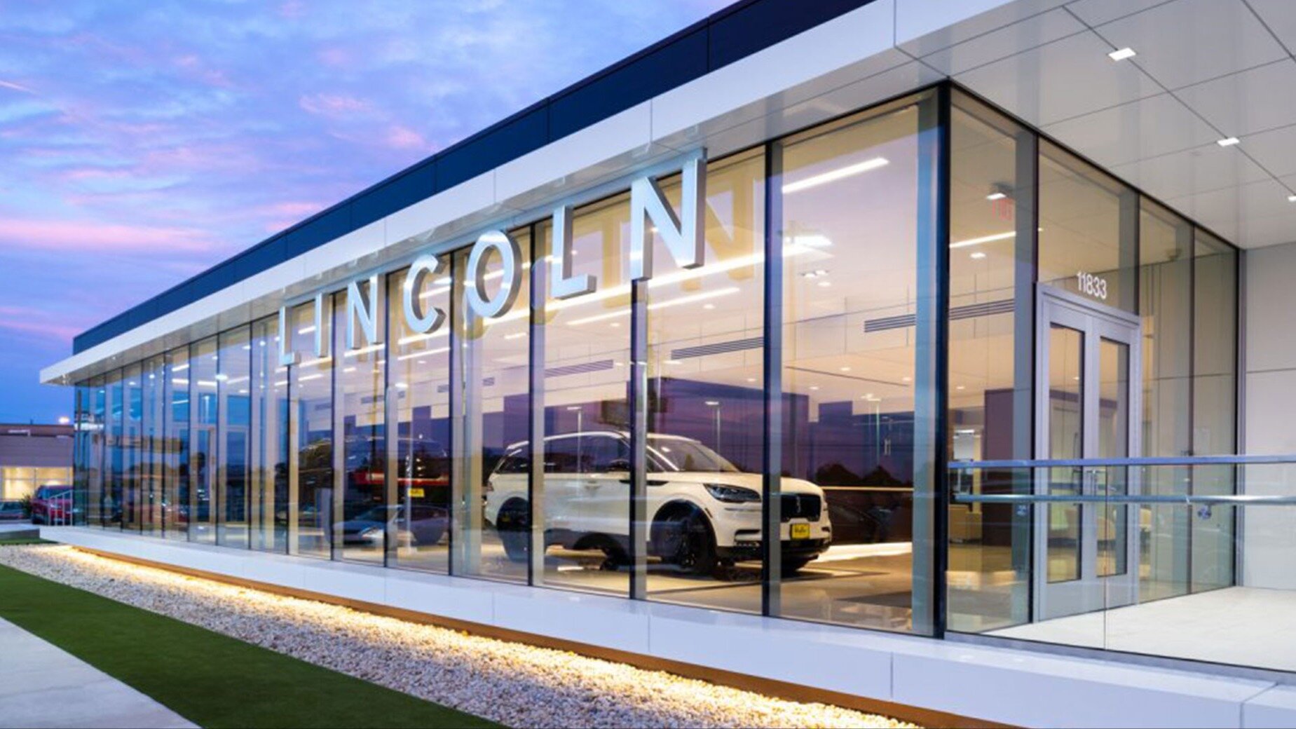Lincoln потребовал от дилеров вложить до 900 тысяч долларов, чтобы продавать электрокары