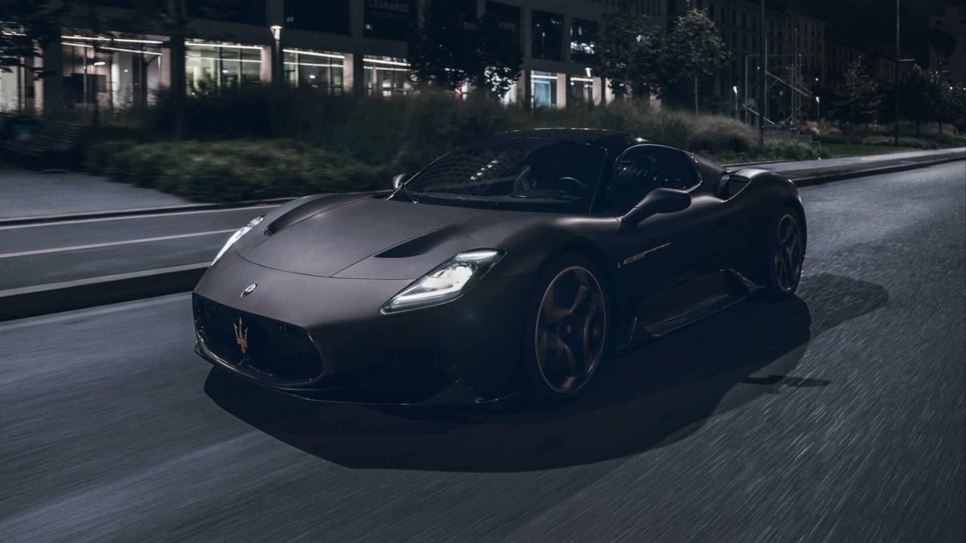 У Maserati MC20 появилась очень чёрная и очень редкая спецверсия MC20 Notte