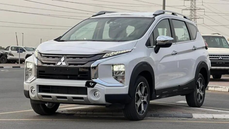 В России стали продавать кросс-вэны Mitsubishi Xpander, привезённые из ОАЭ