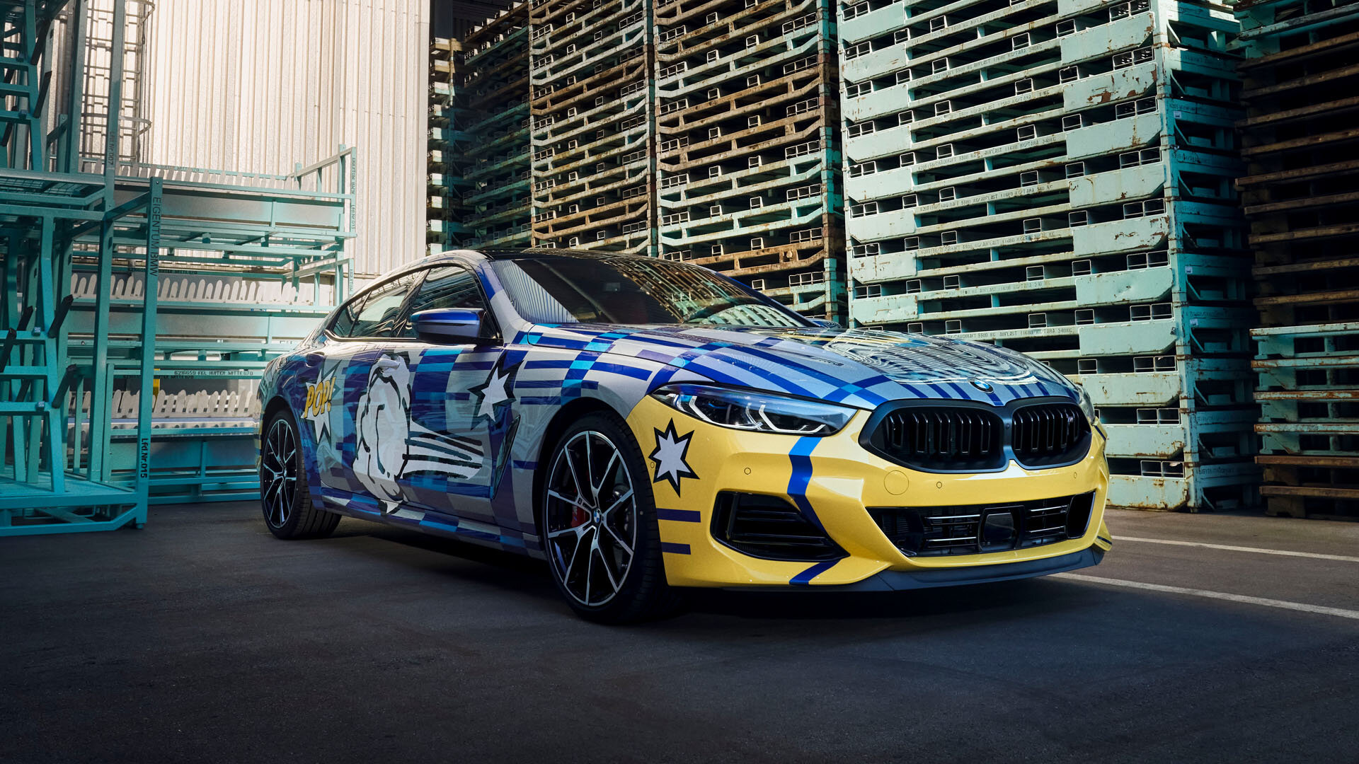 Новую BMW 8 серии, раскрашенную в стиле комиксов, оценили в 26 миллионов рублей