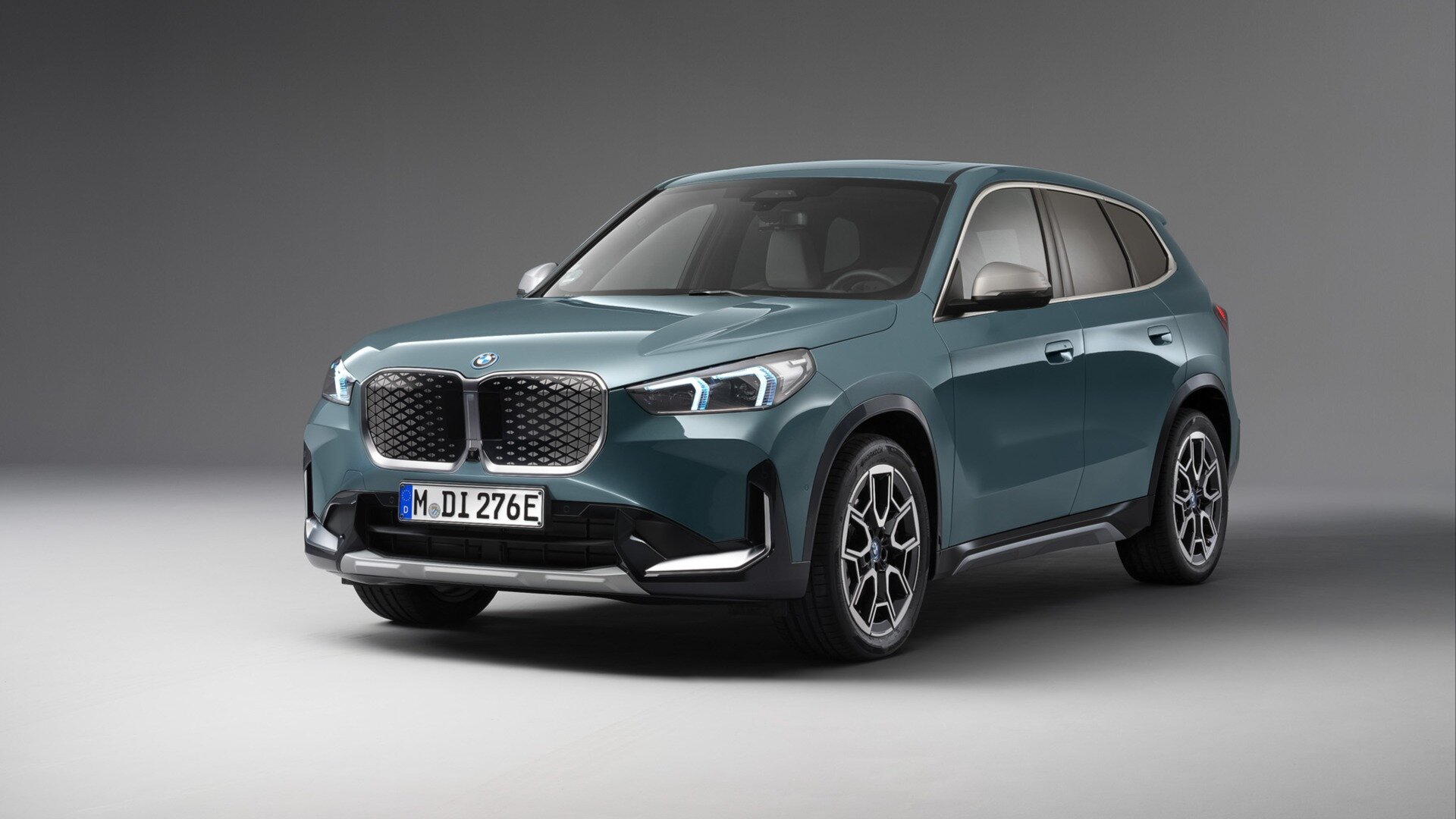 У электрокроссовера BMW iX1 появилась доступная одномоторная версия