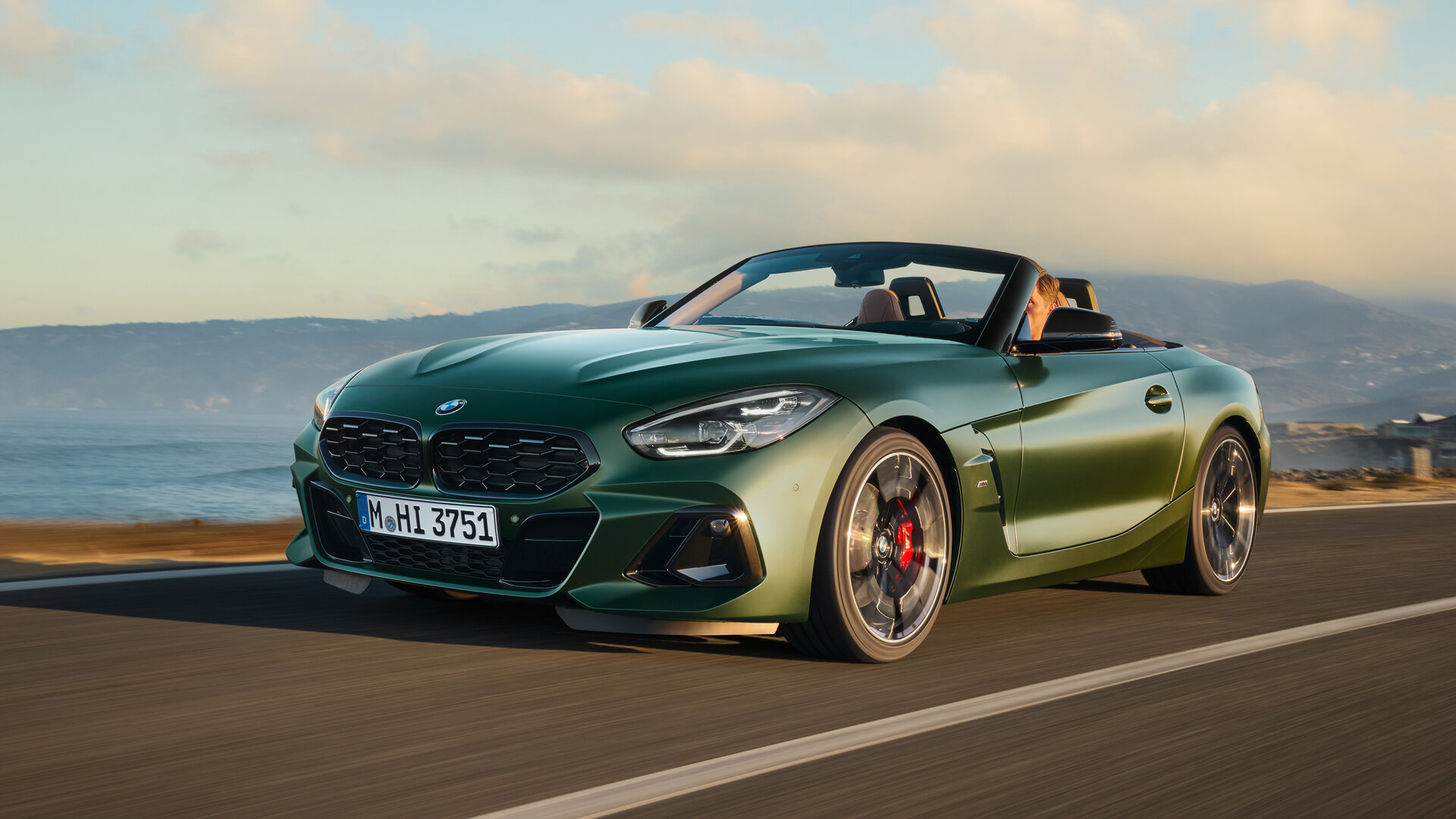 У BMW Z4 с шестицилиндровым мотором впервые появилась механическая коробка