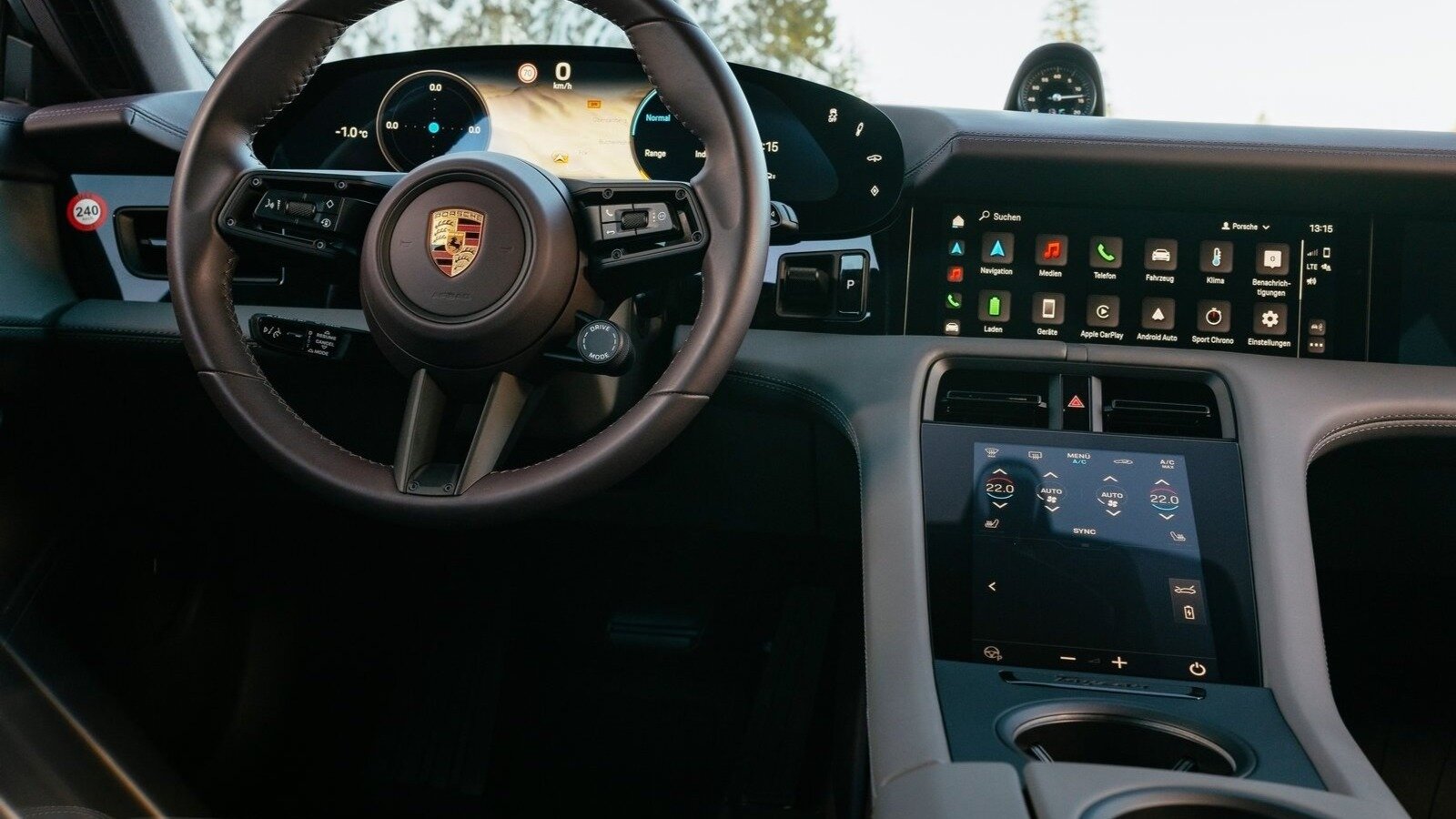 Porsche Taycan вызвали на сервис из-за проблем с печкой