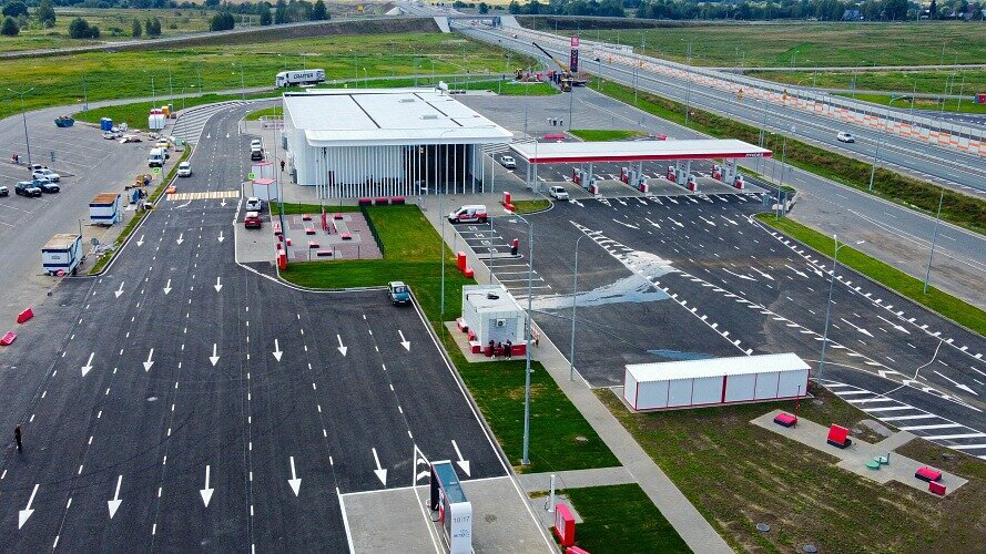 На трассе М-11 появятся крупнейшие в России зарядные хабы для электрокаров