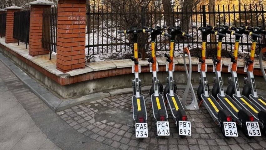 У электросамокатов в Москве появились номерные знаки