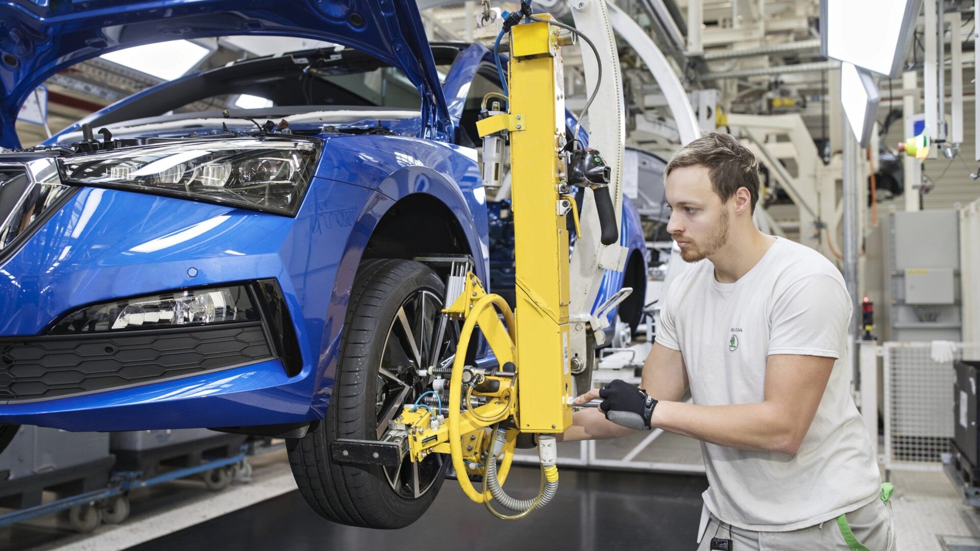Skoda возобновила производство машин в Чехии после двухнедельного простоя