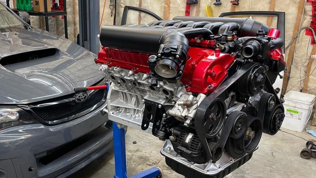 Канадец собирает в гараже первую в мире Subaru WRX STi с мотором V12
