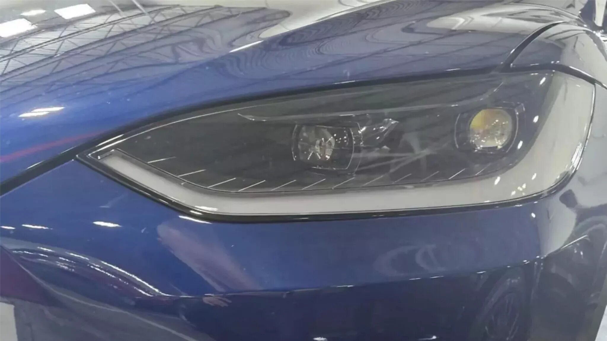 Электрокроссовер Tesla Model X получил новые фары