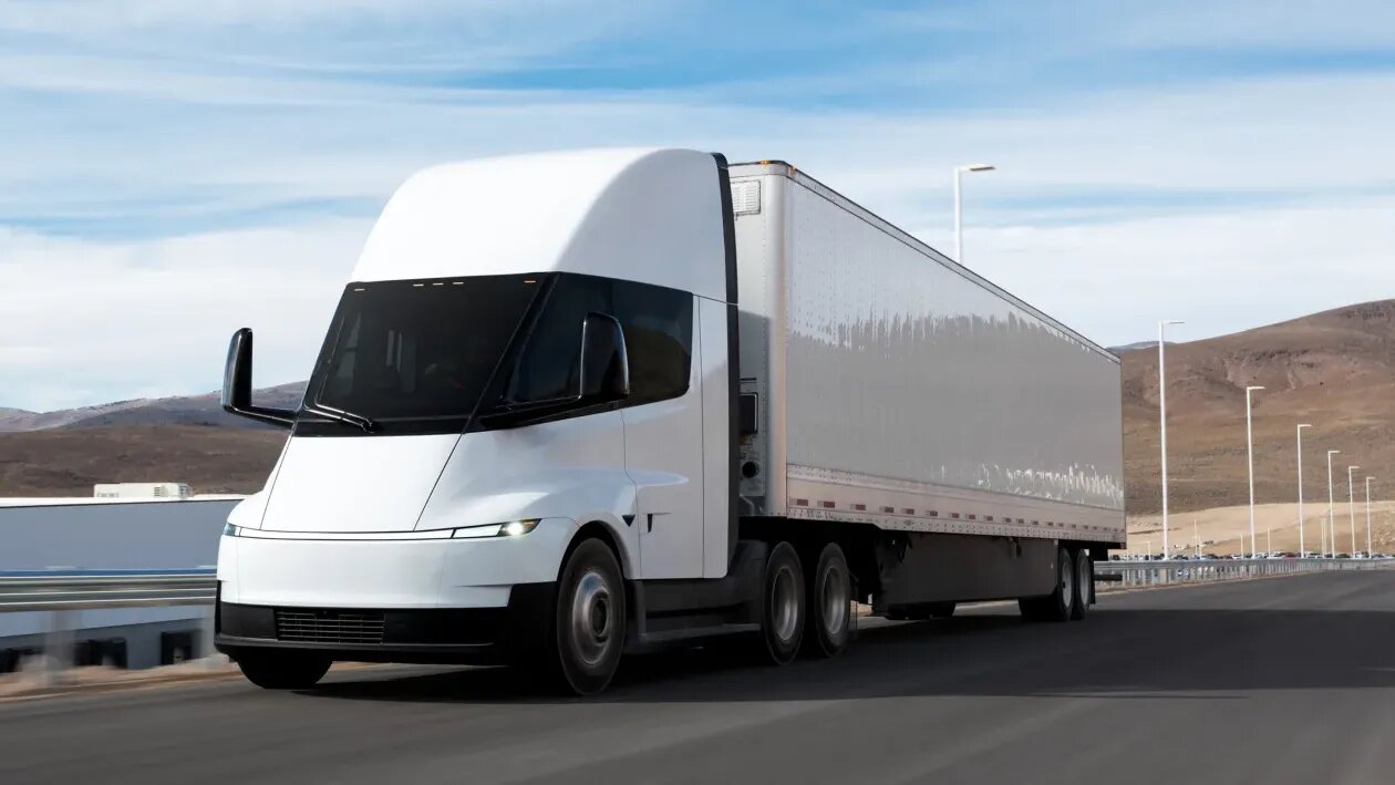 Tesla определилась с датой дебюта тягача Semi в Европе