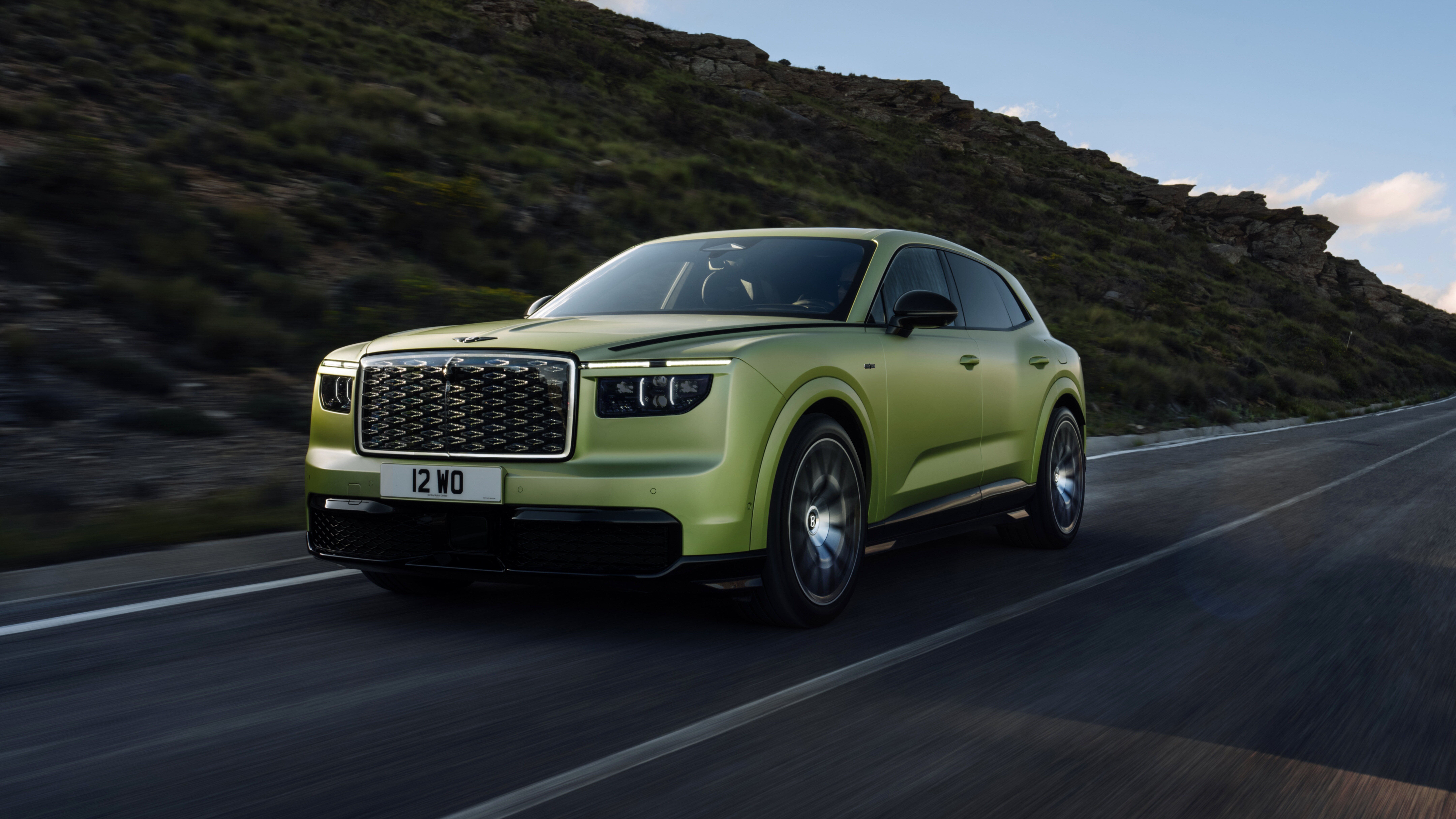 Первый электрокар Bentley: 888 сил, 2,9 секунды до сотни и до 600 км без подзарядки