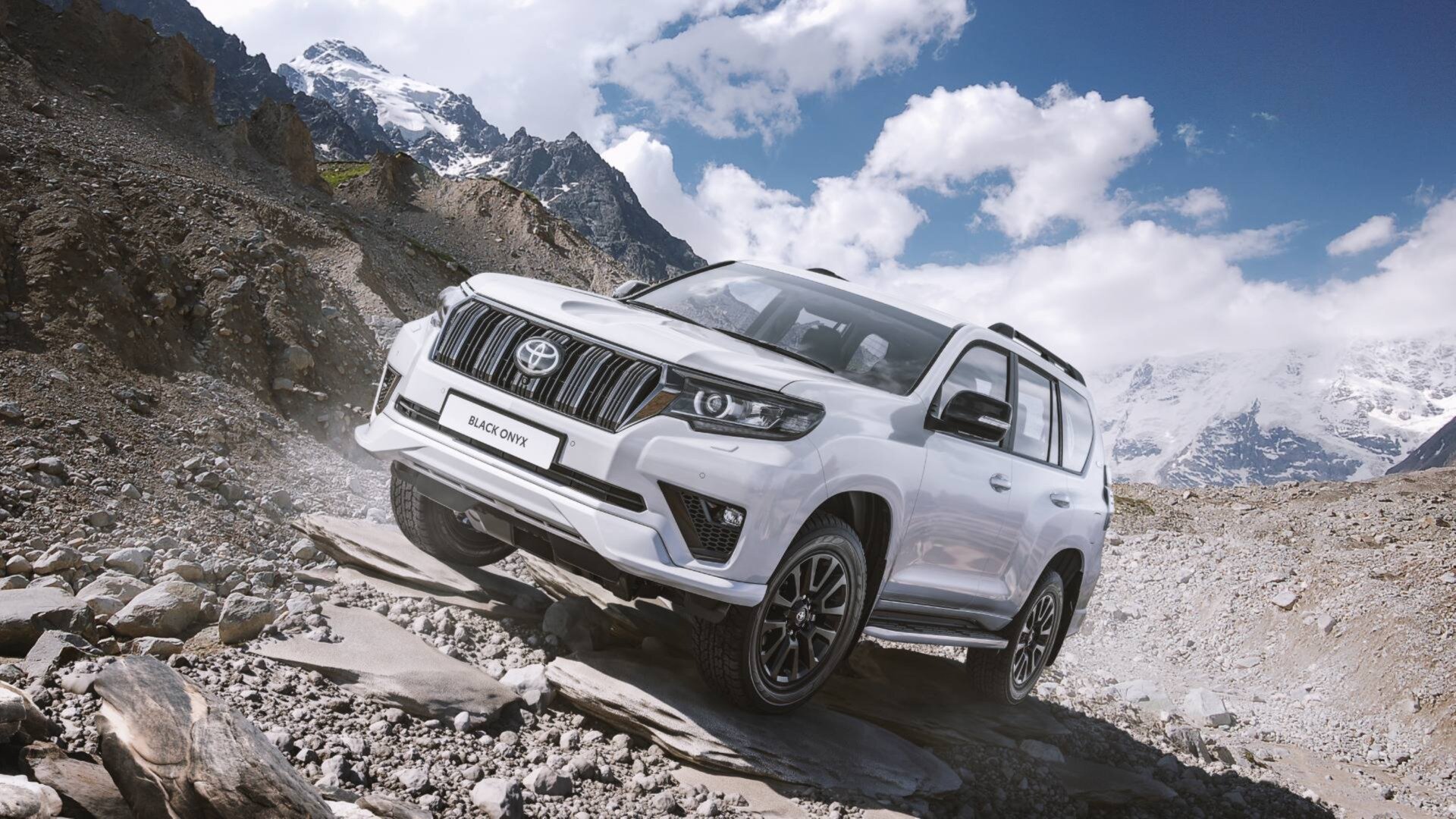Названы сроки выхода нового Toyota Land Cruiser Prado