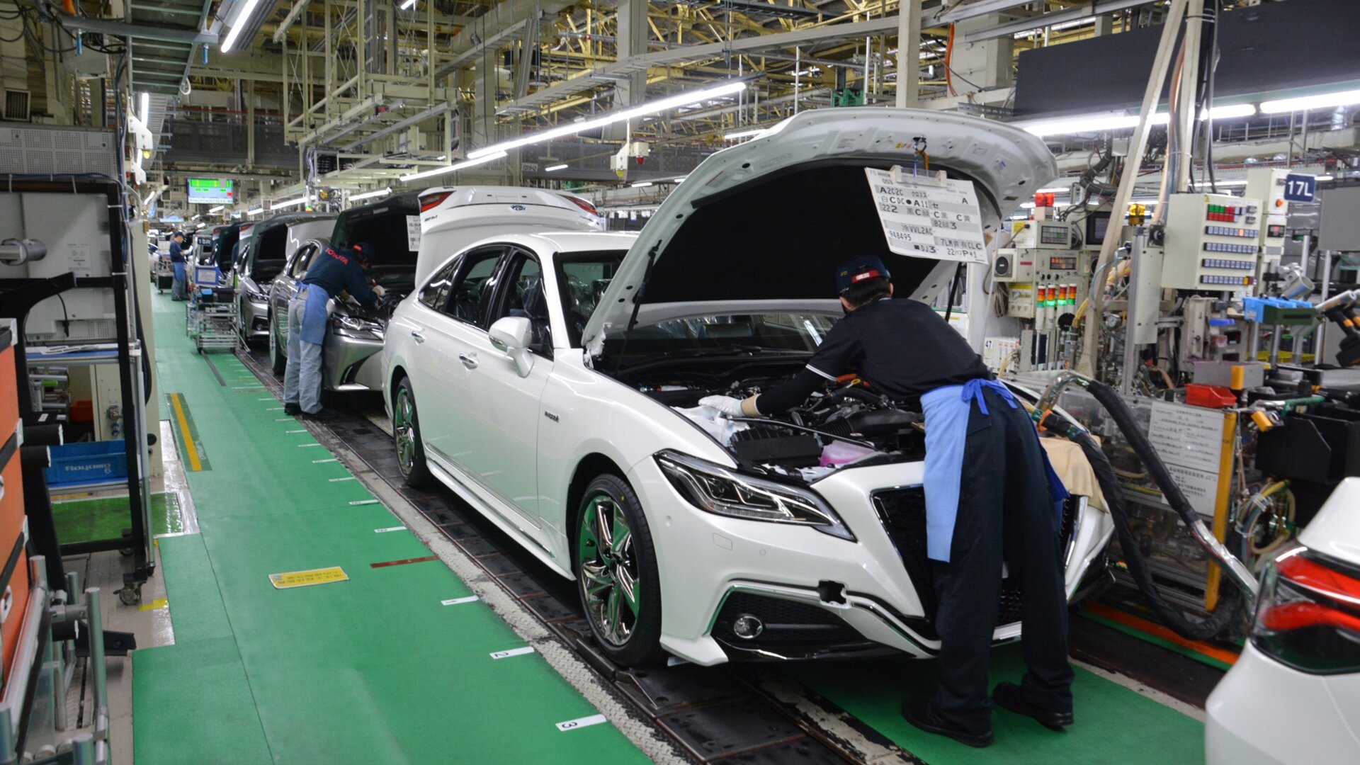 Toyota возобновляет производство на японских заводах
