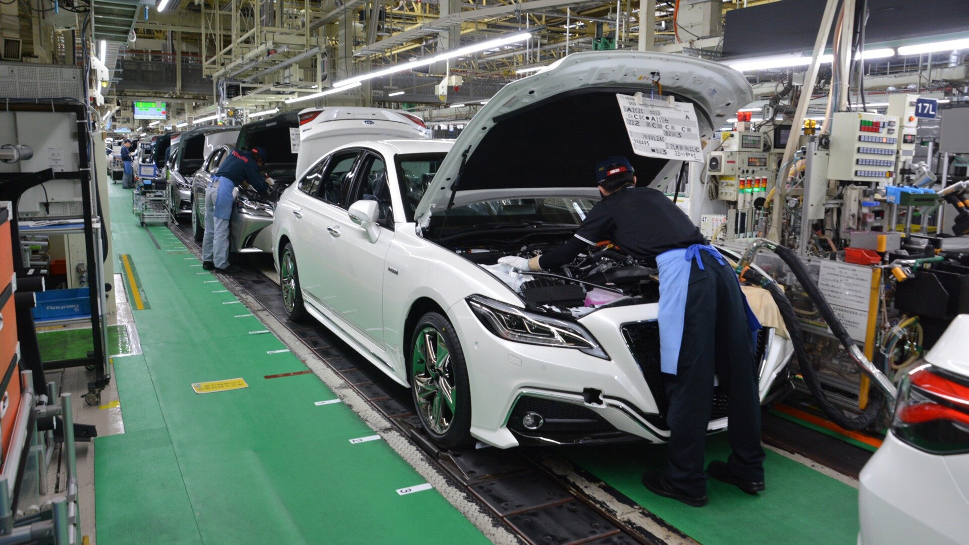 Toyota Motor в мае приостановит 9 заводов в Японии