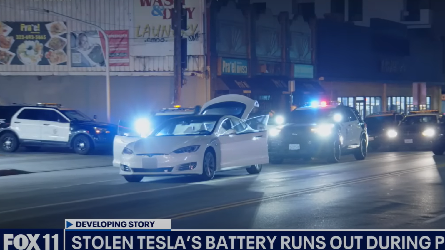 Угнанная Tesla разрядилась во время полицейской погони