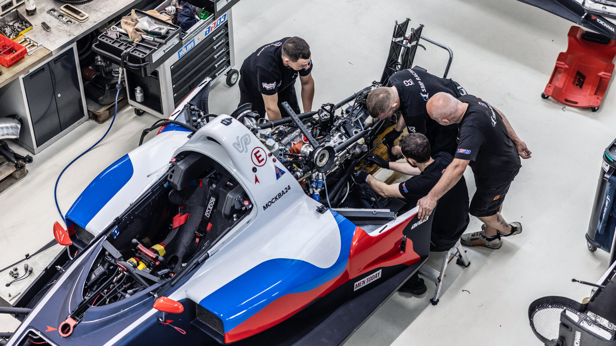 570 сил и 265 км/ч: как устроен BR03 — быстрейший автомобиль для гонок из РФ