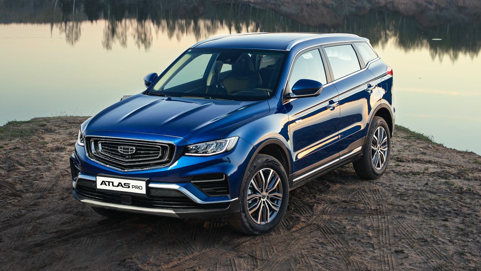Переднеприводный Geely Atlas Pro для России: известны цены