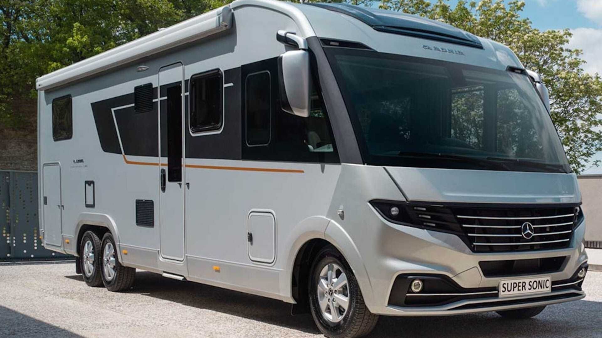Mercedes-Benz Sprinter переделали в очень комфортабельный кемпер