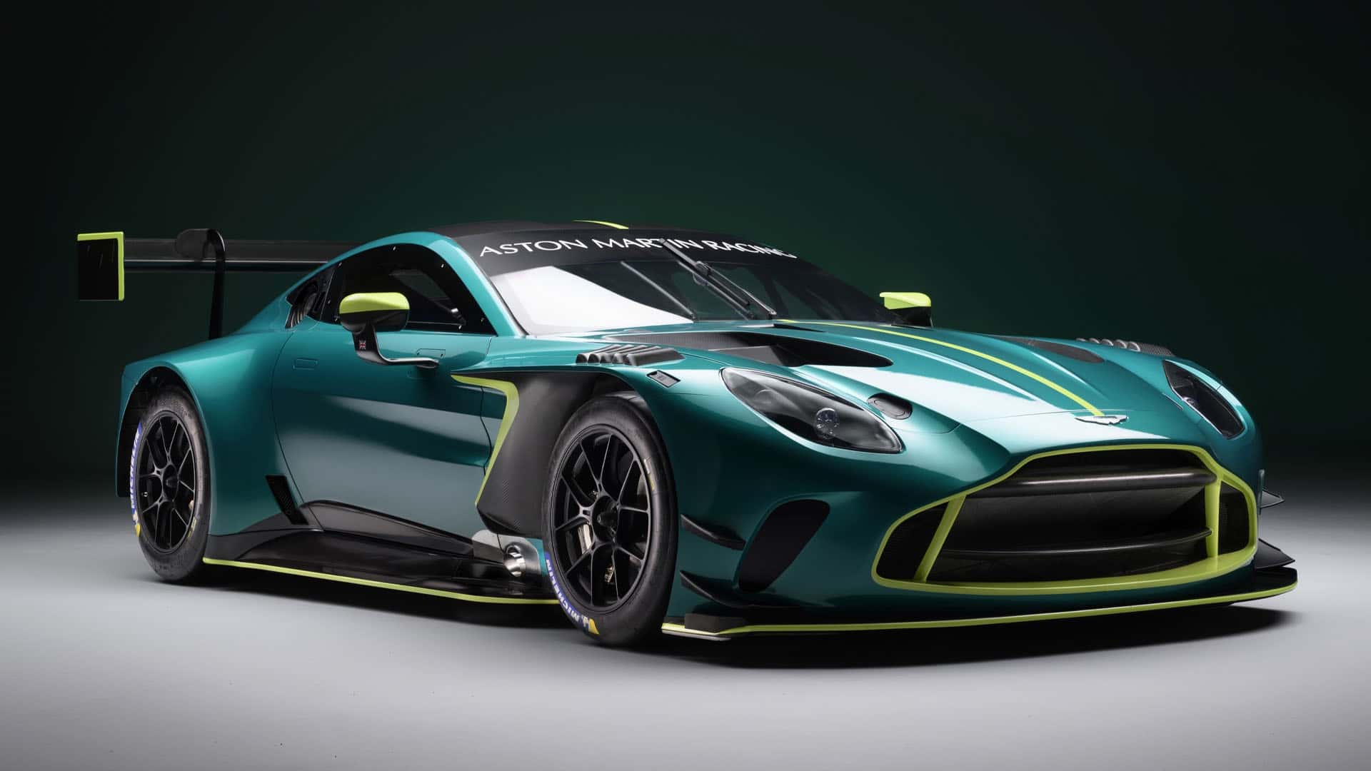 Новый Aston Martin Vantage сразу получил версию для гонок GT3