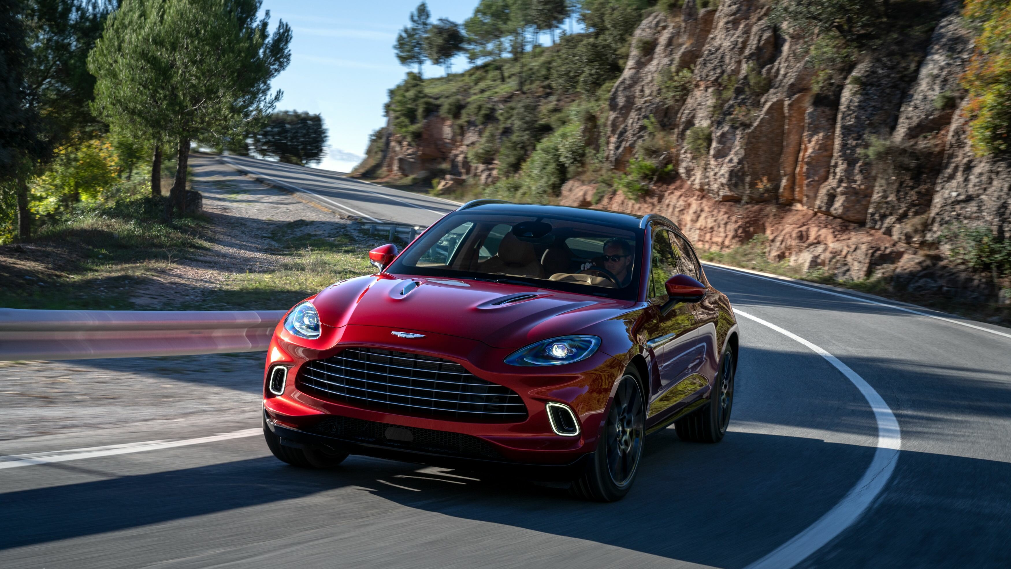 Кроссовер DBX обошёл по продажам все остальные модели Aston Martin в совокупности