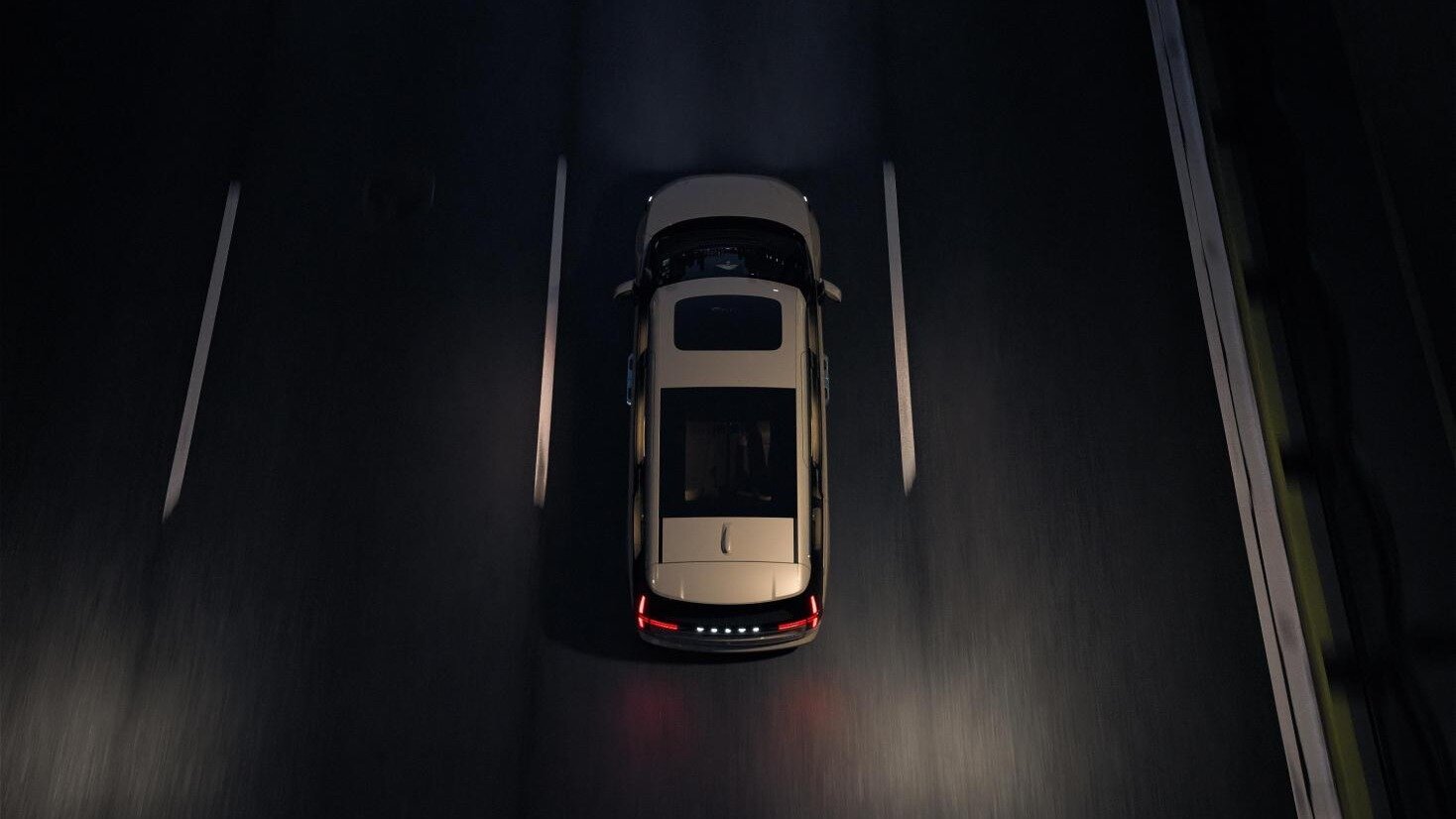 Опубликовано официальное фото первого минивэна от Volvo