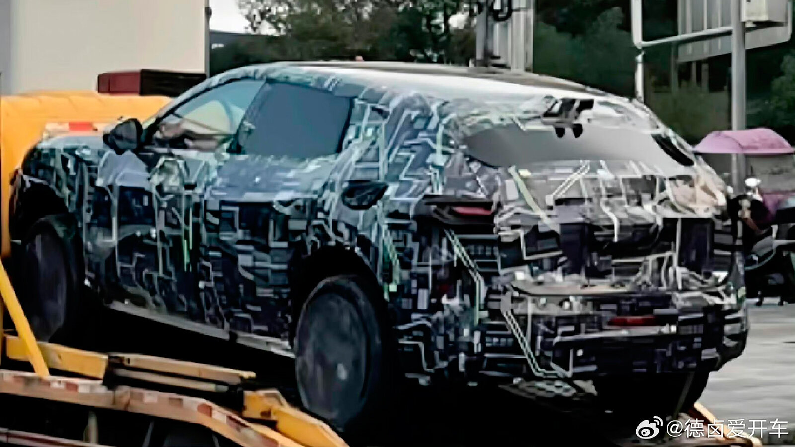 Появилось фото кроссовера Avatr 15, который будет конкурировать с Tesla Model Y