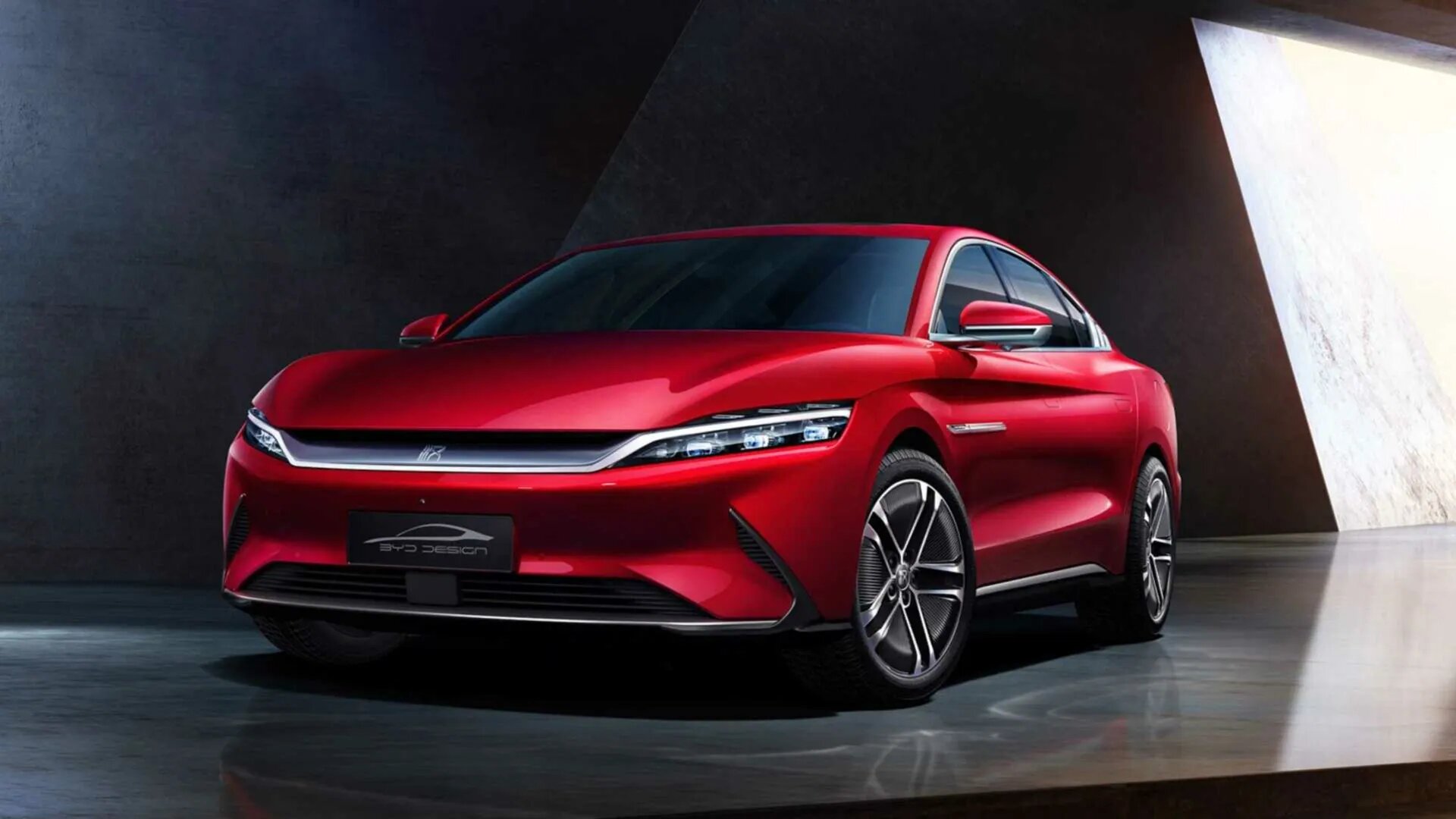 Китайский конкурент Tesla Model S стал на 100 километров дальнобойнее