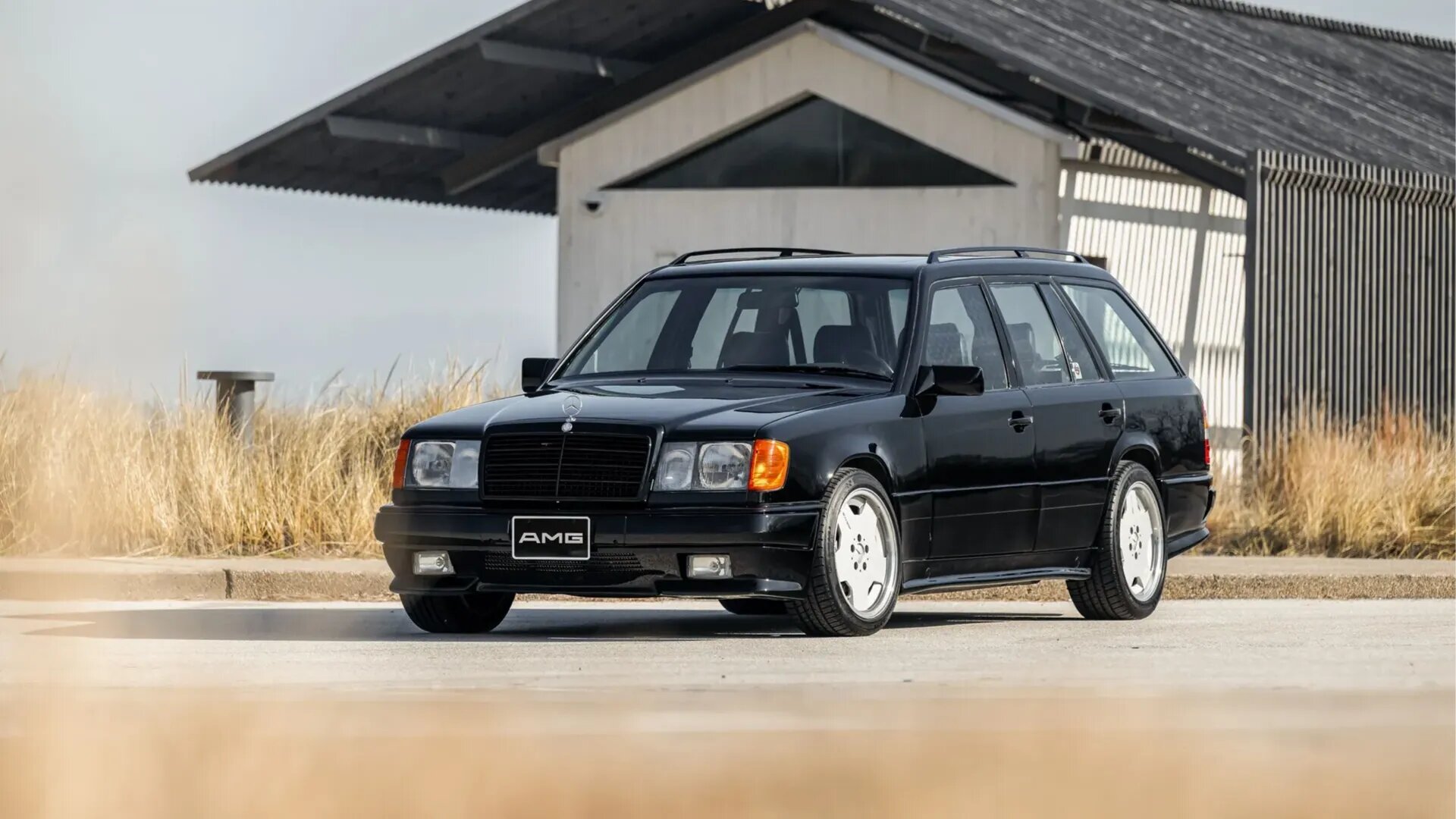 Уникальный универсал Mercedes-Benz с шестилитровым V8 от AMG пустят с молотка