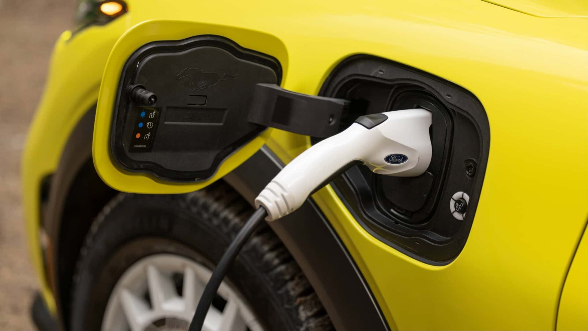 Половина дилеров Ford отказались продавать электрокары