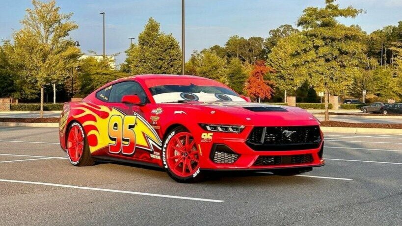 Новый Ford Mustang GT стал Молнией Маккуином из «Тачек»