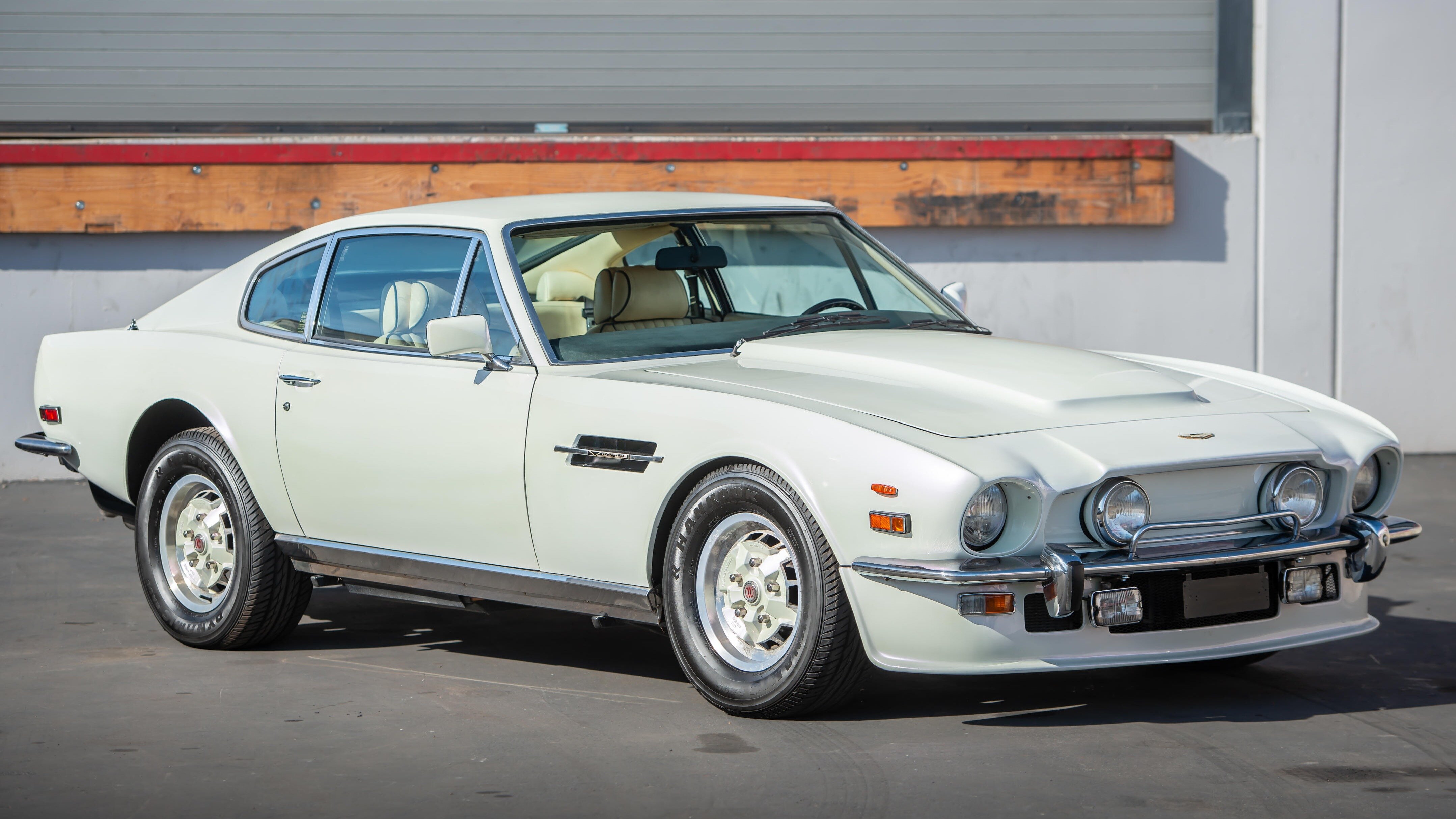 Принадлежавший султану Омана редкий Aston Martin V8 пустят с молотка