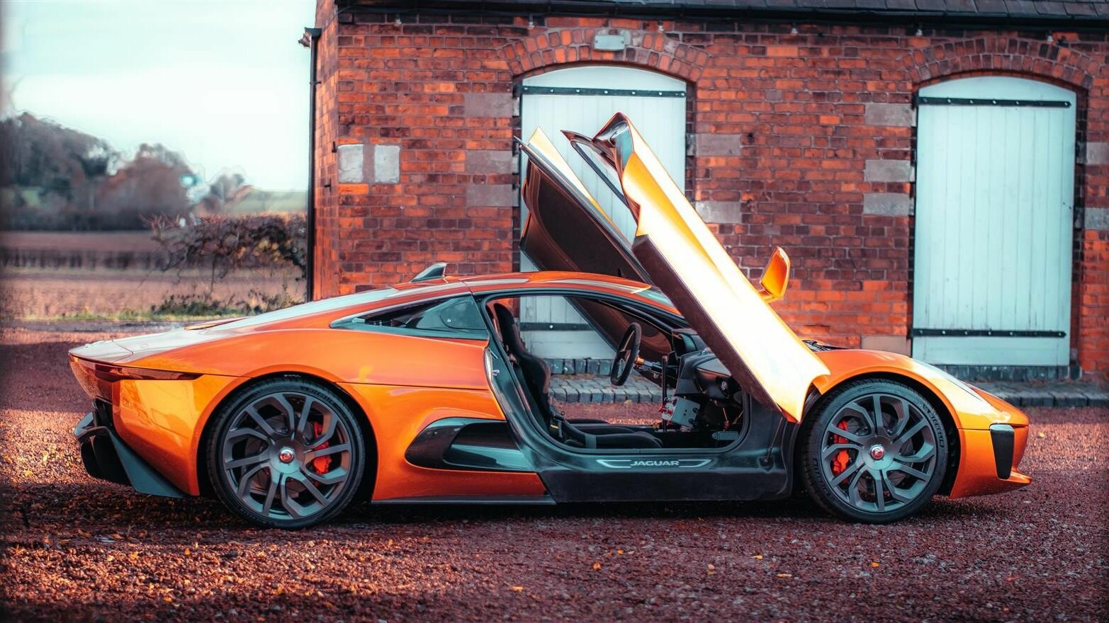 Редчайший Jaguar из фильма про Бонда выставили на продажу
