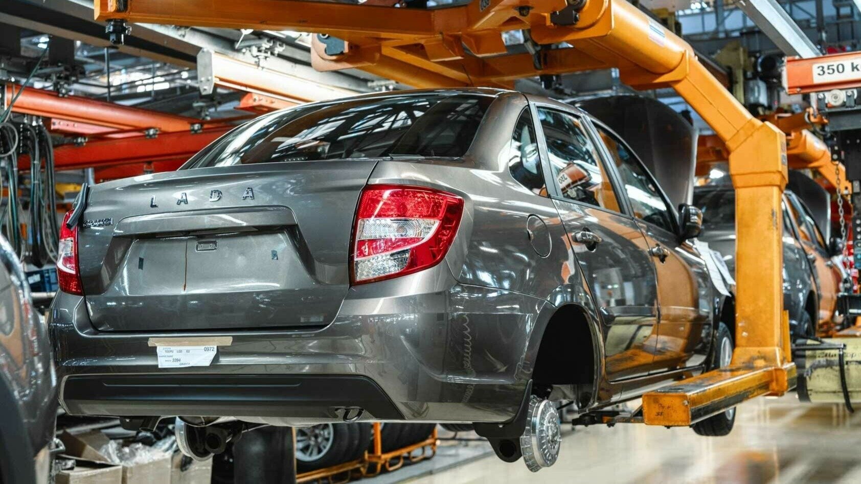 АвтоВАЗ продлил простой до 10 июня, но Гранты это не коснётся