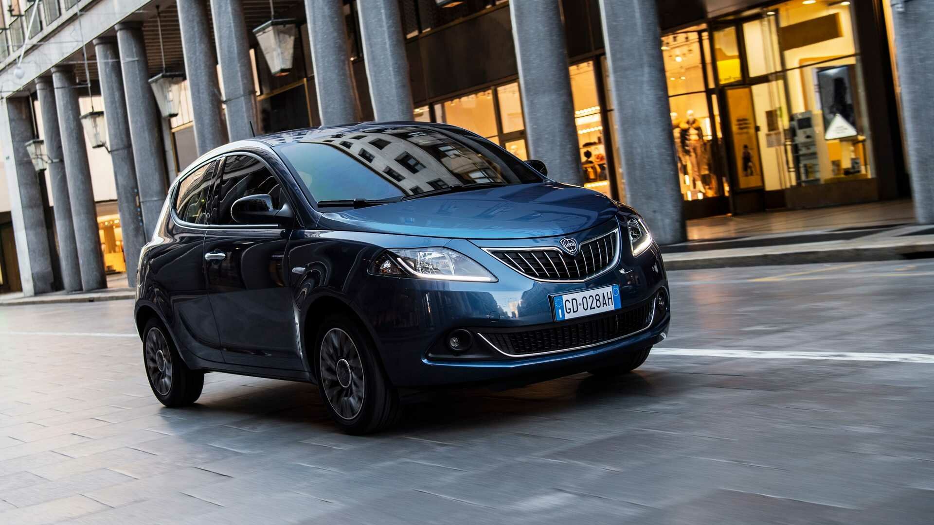 Lancia выпустит три электрифицированные модели в течение семи лет
