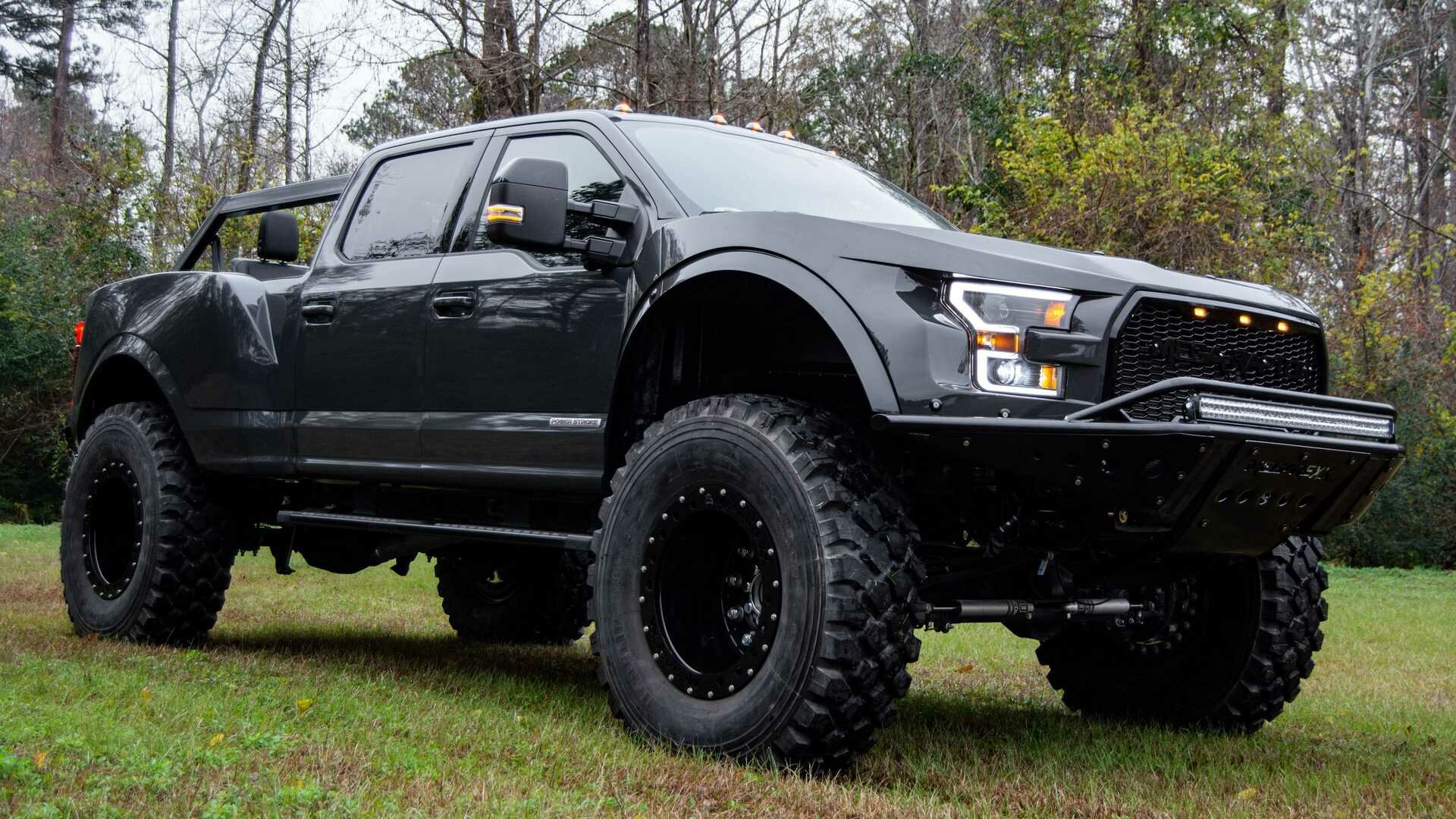 Пикап Ford F-250 Super Duty превратили в хардкорный семиместный MegaRaptor