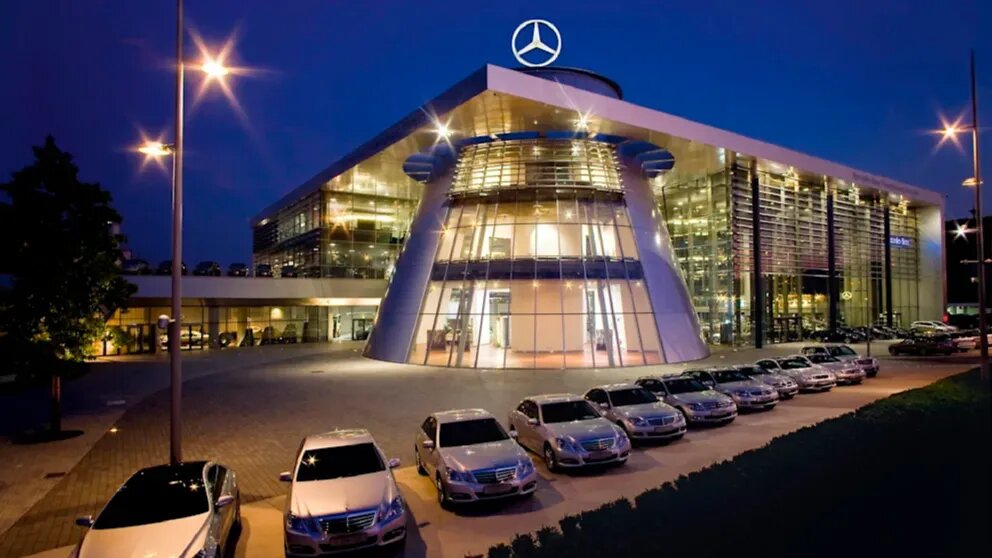 Mercedes-Benz решил продать все автосалоны в Германии